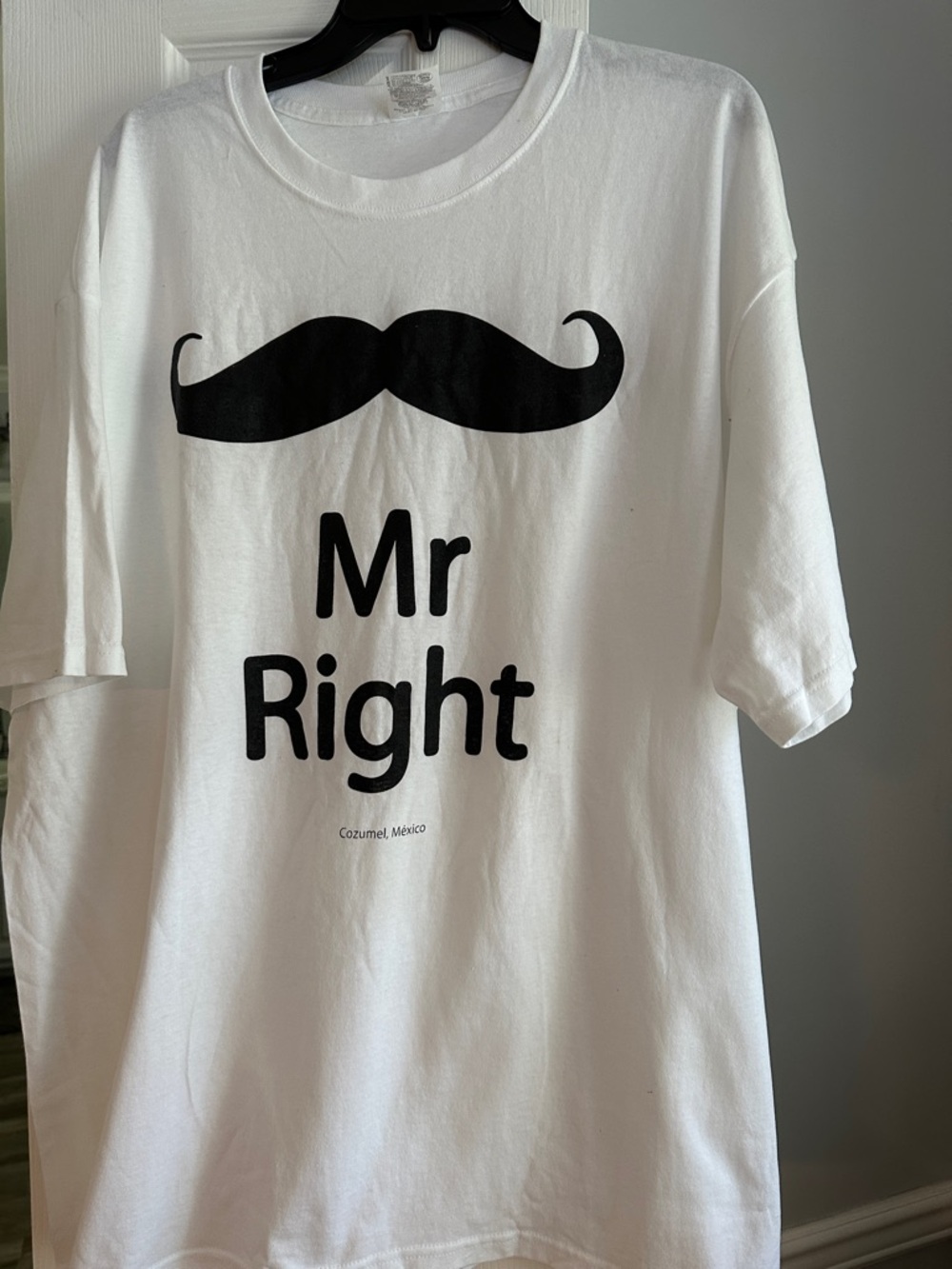 Mr Right White Graphic Tee - Men's Crew Neck Shirt XXL
